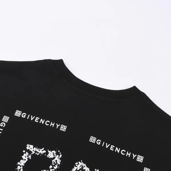 【2026】【GIVENCHY 公式旗艦店】ジバンシー   Tシャツ ご好評に付き再入荷！