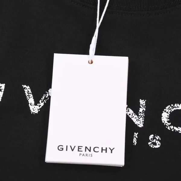 【2026】【GIVENCHY 公式旗艦店】ジバンシー   Tシャツ ご好評に付き再入荷！