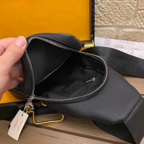 【2026】LV【LOUIS VUITTON  公式旗艦店】ルイヴィトン  胸ポケット  当日出荷 好評に付き再入荷！29*19*4CM