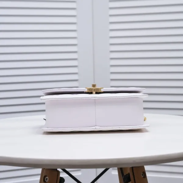 【2026】【CHANEL 公式旗艦店】シャネル   ショルダーバッグ   当日出荷 好評に付き再入荷！23*14*8CM