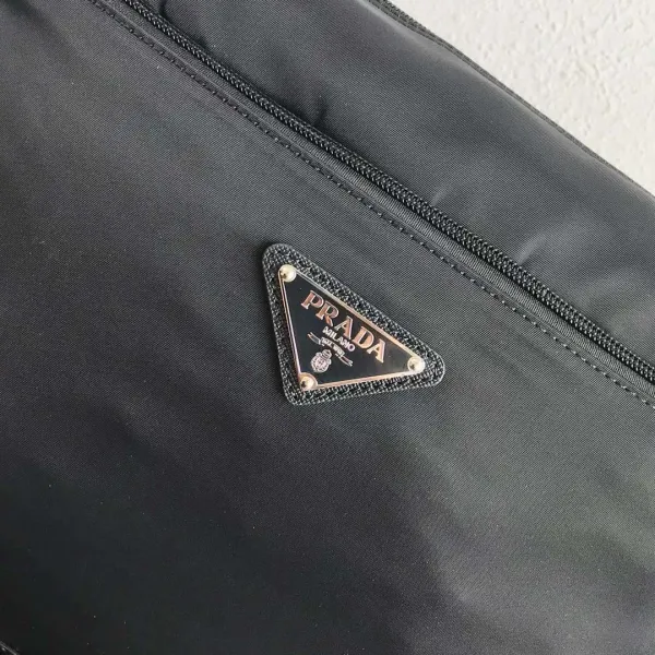 【2026】【PRADA   公式 旗艦店】プラダ   ショルダーバッグ  当日出荷 好評に付き再入荷！31*23*9CM
