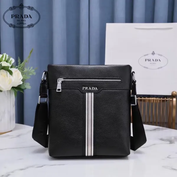【2026】【PRADA   公式 旗艦店】プラダ   ショルダーバッグ  当日出荷 好評に付き再入荷！23*27*5CM