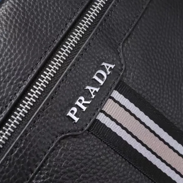 【2026】【PRADA   公式 旗艦店】プラダ   ショルダーバッグ  当日出荷 好評に付き再入荷！23*27*5CM