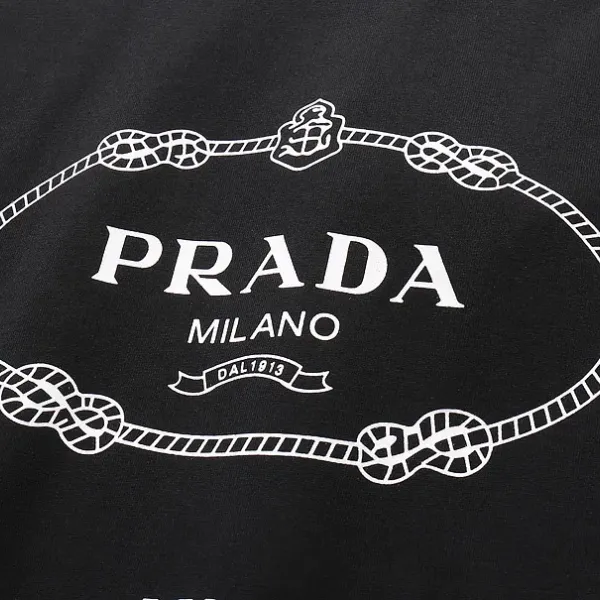 【2026】【PRADA  公式旗艦店】プラダ   Tシャツご好評に付き再入荷！