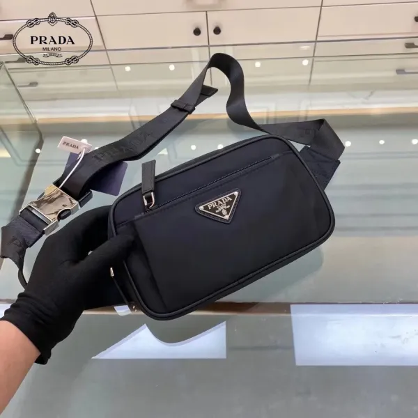 【2026】【PRADA  公式旗艦店】プラダ  ウエストポーチ 当日出荷 好評に付き再入荷21*12.5*4.5CM