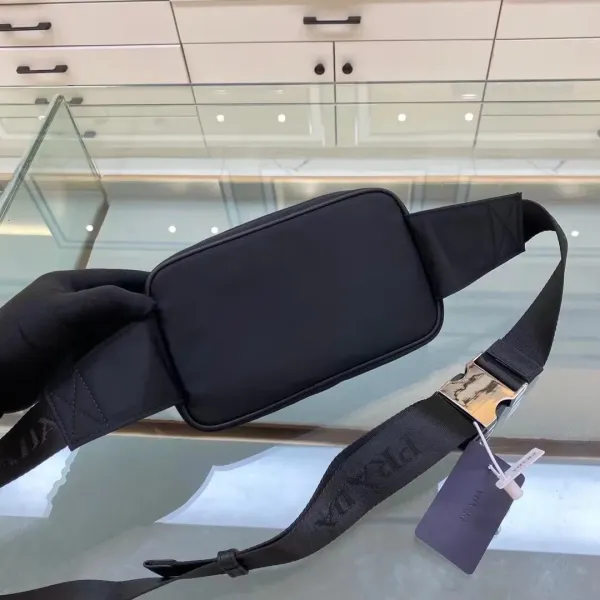 【2026】【PRADA  公式旗艦店】プラダ  ウエストポーチ 当日出荷 好評に付き再入荷21*12.5*4.5CM