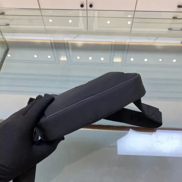 【2026】【PRADA  公式旗艦店】プラダ  ウエストポーチ 当日出荷 好評に付き再入荷21*12.5*4.5CM