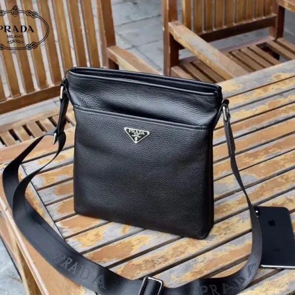 【2026】【PRADA  公式旗艦店】プラダ  ショルダーバッグ 当日出荷 好評に付き再入荷25*27*5CM