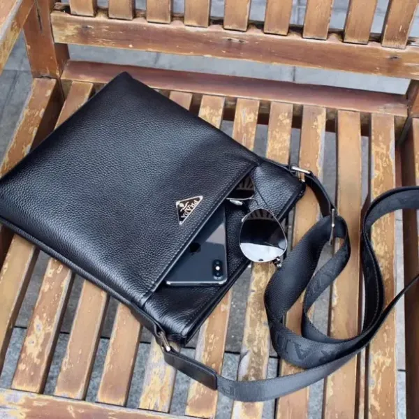【2026】【PRADA  公式旗艦店】プラダ  ショルダーバッグ 当日出荷 好評に付き再入荷25*27*5CM