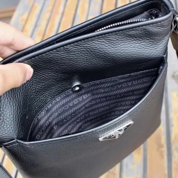 【2026】【PRADA  公式旗艦店】プラダ  ショルダーバッグ 当日出荷 好評に付き再入荷25*27*5CM