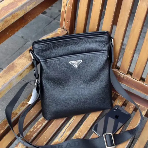 【2026】【PRADA  公式旗艦店】プラダ  ショルダーバッグ 当日出荷 好評に付き再入荷25*27*5CM