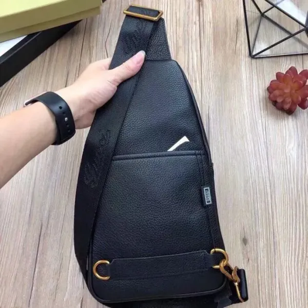 【2026】【GUCCI 公式 旗艦店】クッチ  胸ポケット 当日出荷 好評に付き再入荷！28*18*7CM