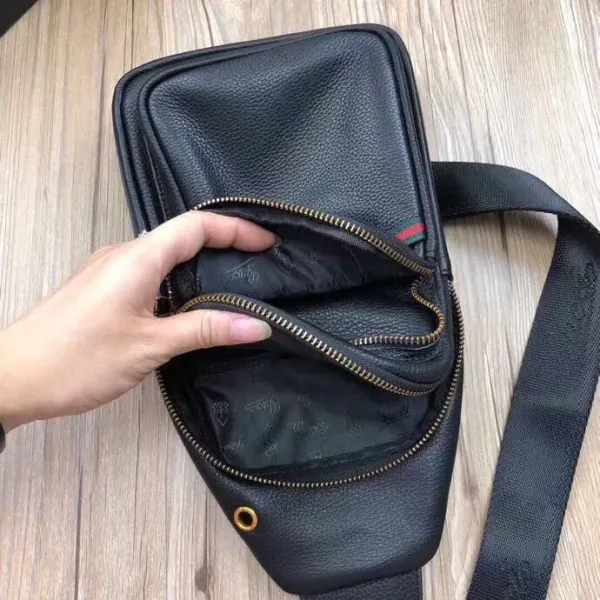 【2026】【GUCCI 公式 旗艦店】クッチ  胸ポケット 当日出荷 好評に付き再入荷！28*18*7CM