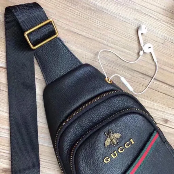 【2026】【GUCCI 公式 旗艦店】クッチ  胸ポケット 当日出荷 好評に付き再入荷！28*18*7CM