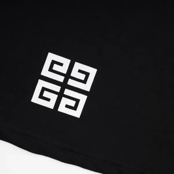 【2026】【GIVENCHY 公式旗艦店】ジバンシー   Tシャツ ご好評に付き再入荷！