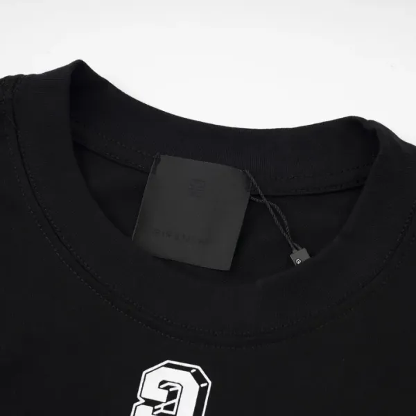 【2026】【GIVENCHY 公式旗艦店】ジバンシー   Tシャツ ご好評に付き再入荷！