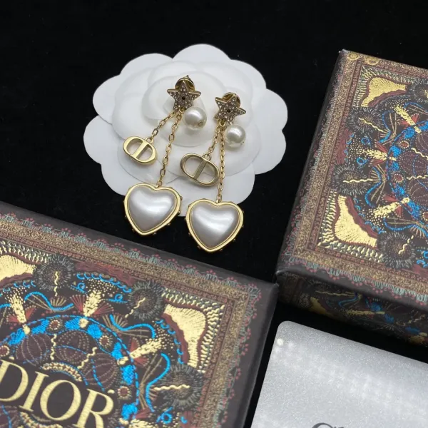 【2026】【DIOR】ディオール  ファッションスタイルのイヤリング