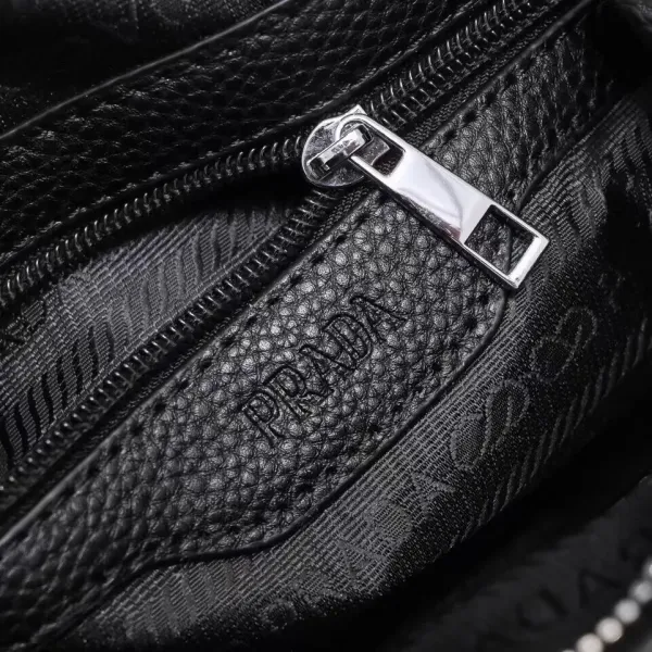 【2026】【 PRADA 公式旗艦店】プラダ  ショルダーバッグ 当日出荷 好評に付き再入荷！23*27*5CM