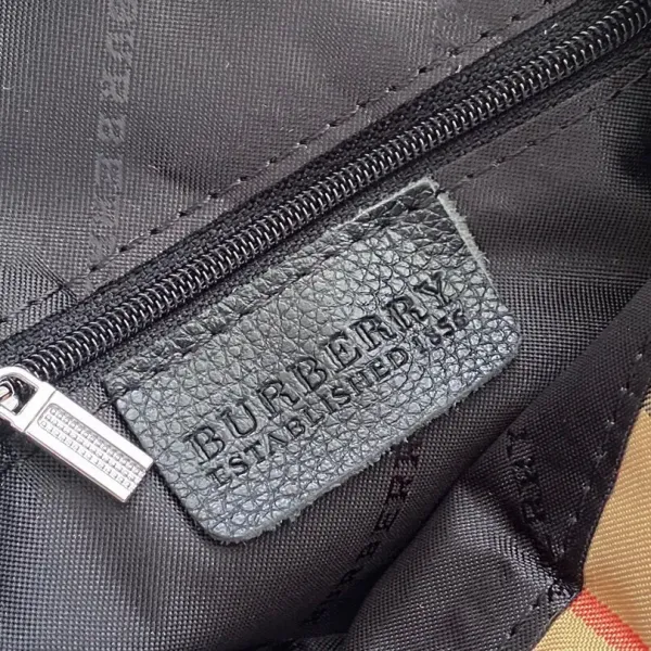 【2026】【BURBERRY 公式旗艦店】バーバリー 胸ポケット 当日出荷 好評に付き再入荷!30*17.5*5CM 【2026】【BURBERRY 公式旗艦店】バーバリー 胸ポケット 当日出荷 好評に付き再入荷!30*17.5*5CM