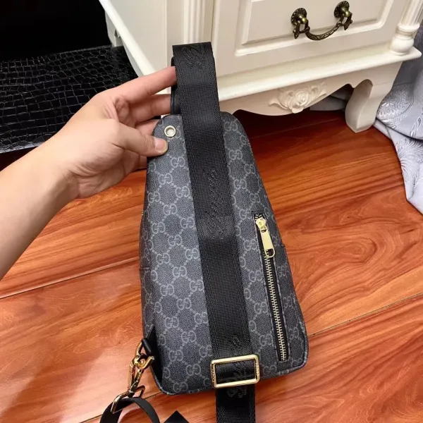 【2026】【GUCCI   公式旗艦店】クッチ  胸ポケット 当日出荷 好評に付き再入荷！17*30*6CM