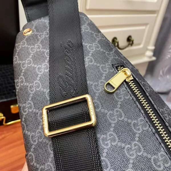 【2026】【GUCCI   公式旗艦店】クッチ  胸ポケット 当日出荷 好評に付き再入荷！17*30*6CM