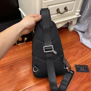 【2026】【GUCCI   公式旗艦店】クッチ  胸ポケット 当日出荷 好評に付き再入荷！18*32*7CM