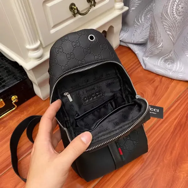 【2026】【GUCCI   公式旗艦店】クッチ  胸ポケット 当日出荷 好評に付き再入荷！18*32*7CM