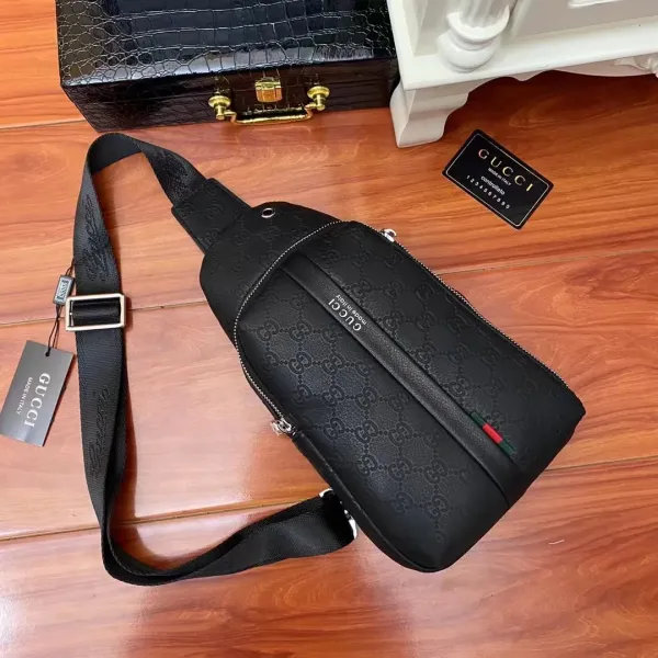 【2026】【GUCCI   公式旗艦店】クッチ  胸ポケット 当日出荷 好評に付き再入荷！18*32*7CM