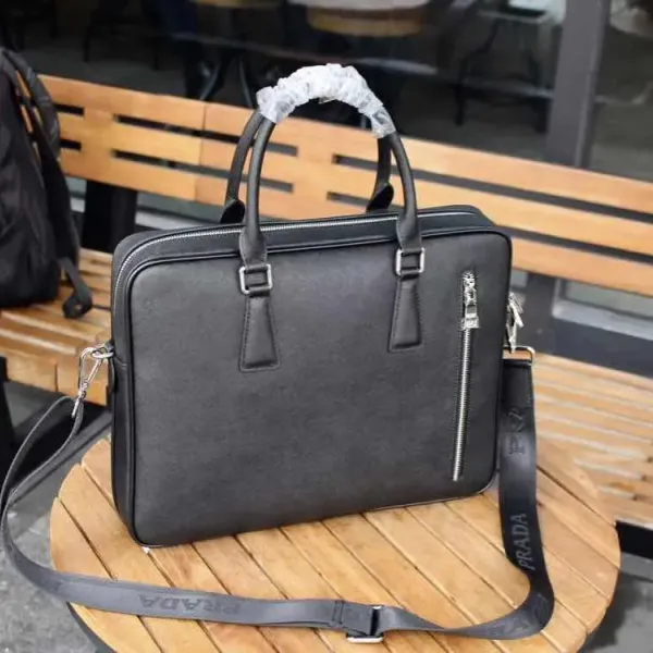 【2026】【PRADA  公式旗艦店】プラダ  ブリーフケース当日出荷 好評に付き再入荷！39*30*6.5CM