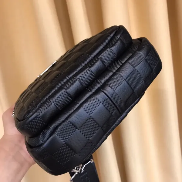 【2026】【LOUIS VUITTON  公式 旗艦店】 ルイヴィトン   胸ポケット当日出荷 好評に付き再入荷！30*18*7CM