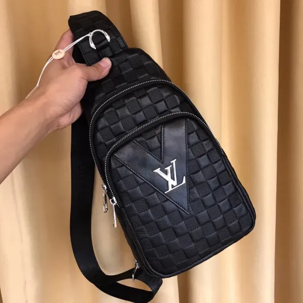 【2026】【LOUIS VUITTON  公式 旗艦店】 ルイヴィトン   胸ポケット当日出荷 好評に付き再入荷！30*18*7CM