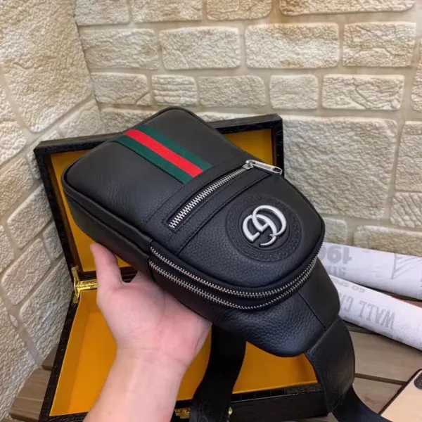 【2026】【GUCCI 公式 旗艦店】クッチ  胸ポケット当日出荷 好評に付き再入荷！30*18*7CM