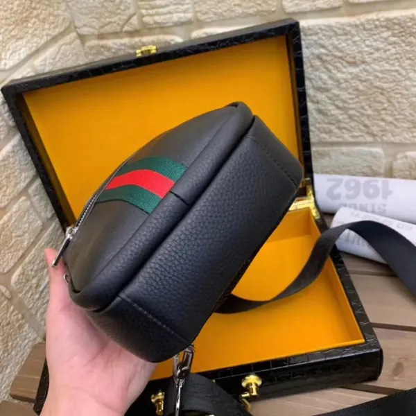 【2026】【GUCCI 公式 旗艦店】クッチ  胸ポケット当日出荷 好評に付き再入荷！30*18*7CM