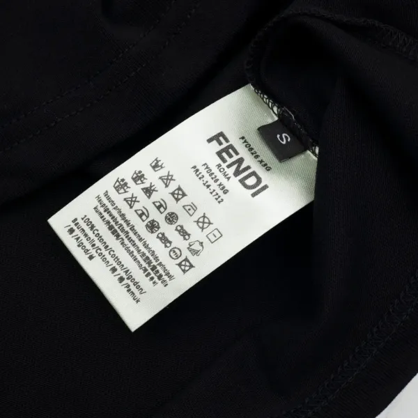 【2026】【FENDI 公式旗艦店】フェンディ   Tシャツご好評に付き再入荷！