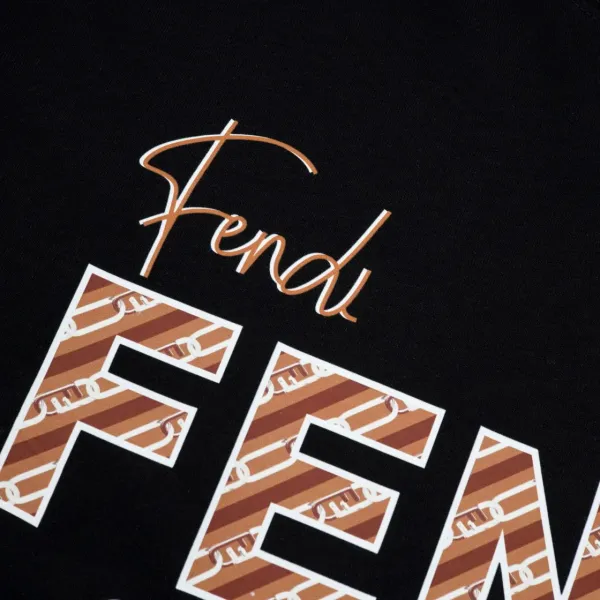 【2026】【FENDI 公式旗艦店】フェンディ   Tシャツご好評に付き再入荷！