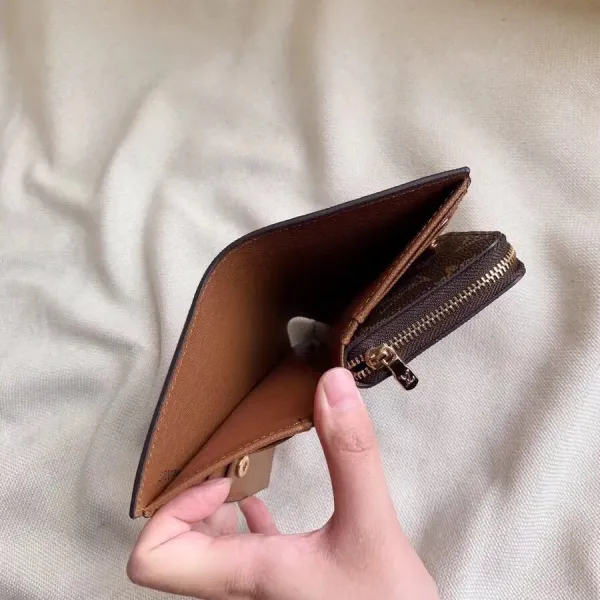 【2026】【LOUIS VUITTON公式 旗艦店】ルイヴィトン 財布 当日出荷 好評に付き再入荷!13.5*9.5*3.5cm 【2026】【LOUIS VUITTON公式 旗艦店】ルイヴィトン 財布 当日出荷 好評に付き再入荷!13.5*9.5*3.5cm