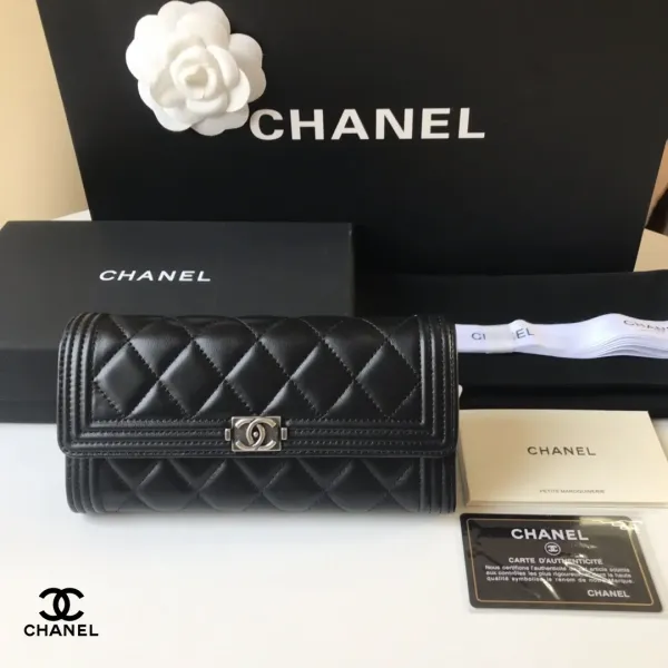 【2026】【CHANEL 公式 旗艦店】シャネル 財布   当日出荷 好評に付き再入荷！10.5*19*3cm