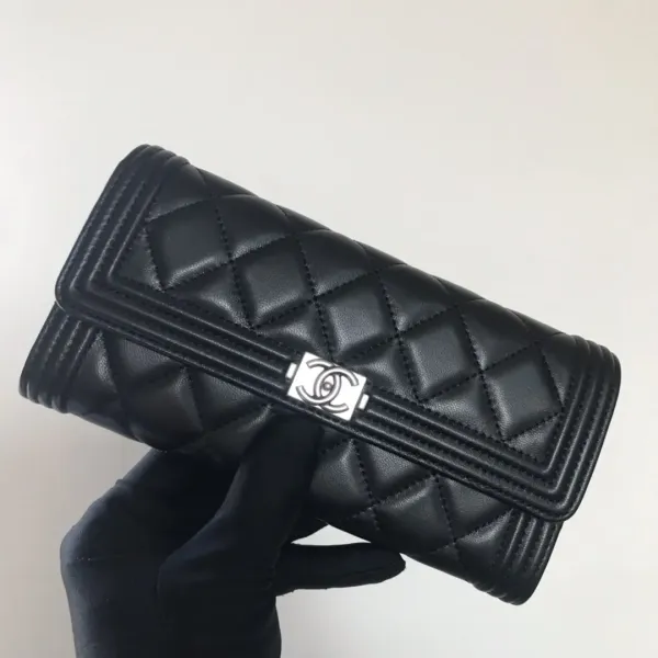 【2026】【CHANEL 公式 旗艦店】シャネル 財布   当日出荷 好評に付き再入荷！10.5*19*3cm