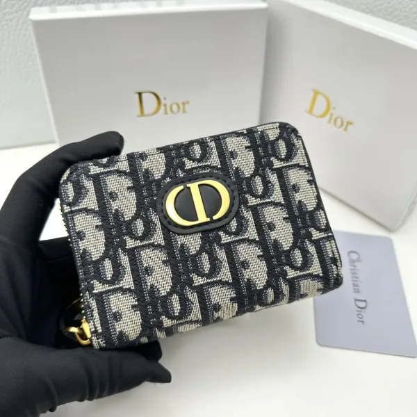 【2026】【DIOR 公式 旗艦店】ディオール 財布   当日出荷 好評に付き再入荷！12*8.5cm
