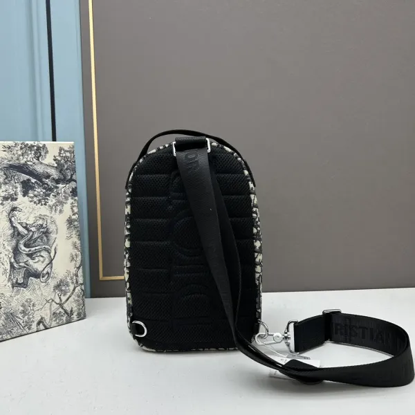 【2026】【DIOR 公式 旗艦店】ディオール リュックサック当日出荷 好評に付き再入荷！17*27*8cm