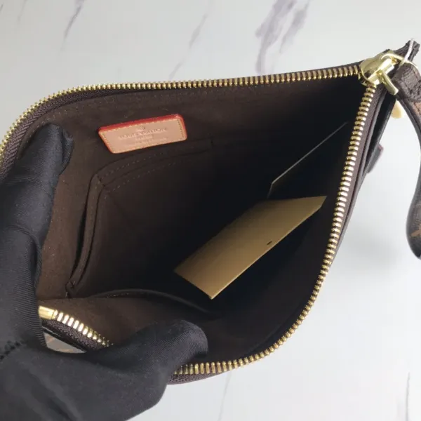 【2026】【LOUIS VUITTON公式 旗艦店】ルイヴィトン  クラッチバッグ   当日出荷 好評に付き再入荷！24*17cm