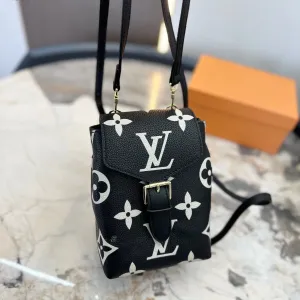 【2026】【 LOUIS VUITTON公式 旗艦店】ルイヴィトン   リュックサック   当日出荷 好評に付き再入荷！14*19CM