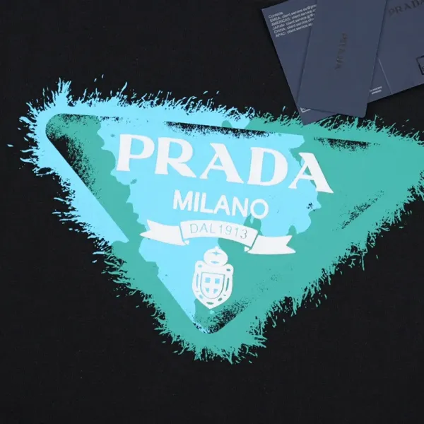 【2026】【PRADA  公式旗艦店】プラダ   Tシャツご好評に付き再入荷！