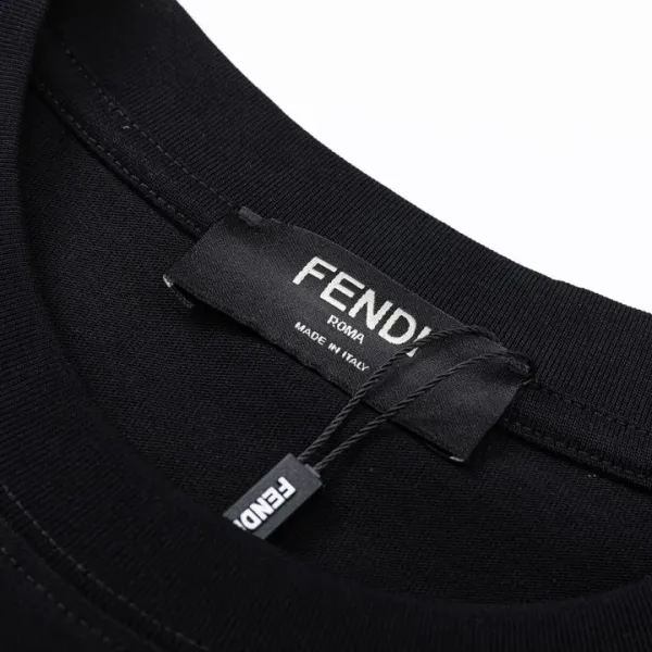 【2026】【FENDI  公式旗艦店】フェンディ   Tシャツご好評に付き再入荷！