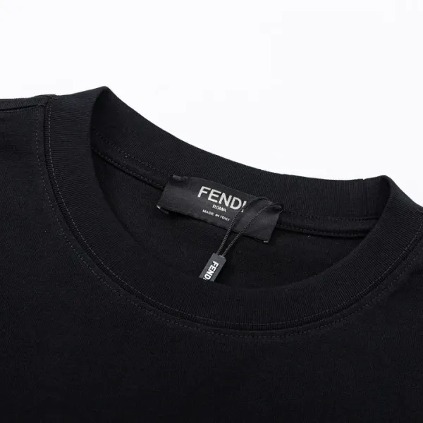 【2026】【FENDI  公式旗艦店】フェンディ   Tシャツご好評に付き再入荷！