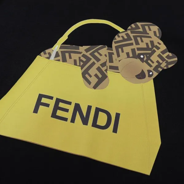 【2026】【FENDI  公式旗艦店】フェンディ   Tシャツご好評に付き再入荷！