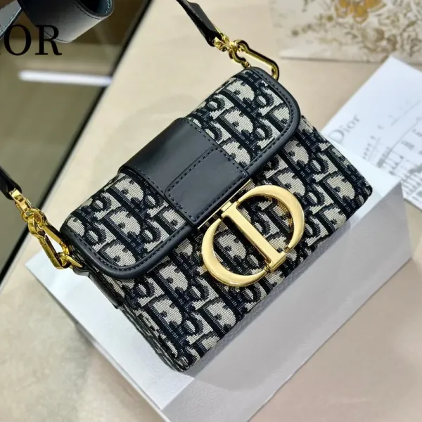 【2026】【DIOR  公式 旗艦店】ディオール   ショルダーバッグ 当日出荷 好評に付き再入荷！19*14.5CM