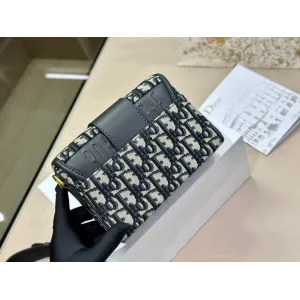 【2026】【DIOR  公式 旗艦店】ディオール   ショルダーバッグ 当日出荷 好評に付き再入荷！19*14.5CM