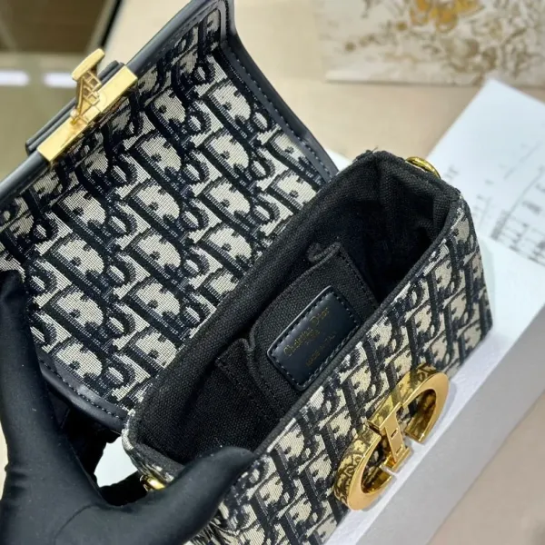 【2026】【DIOR  公式 旗艦店】ディオール   ショルダーバッグ 当日出荷 好評に付き再入荷！19*14.5CM