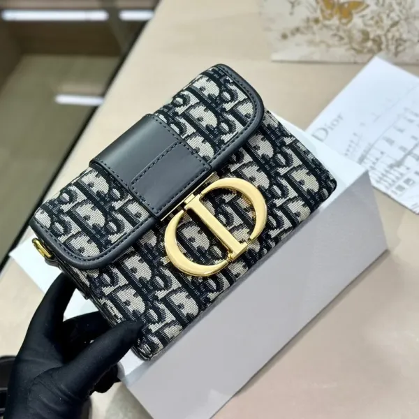 【2026】【DIOR  公式 旗艦店】ディオール   ショルダーバッグ 当日出荷 好評に付き再入荷！19*14.5CM